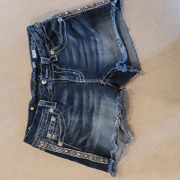 Miss Me Shorts Size 28 - Picture 1 of 4